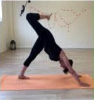 Jayne demonstrating a strong inverted balance position