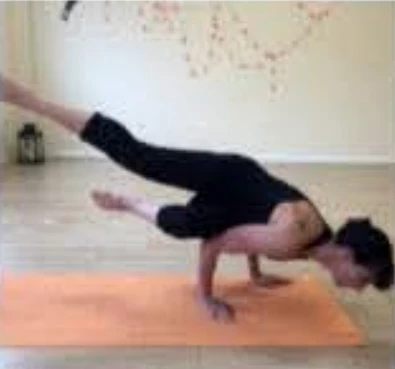 Jayne demonstrating a side arm-balance position